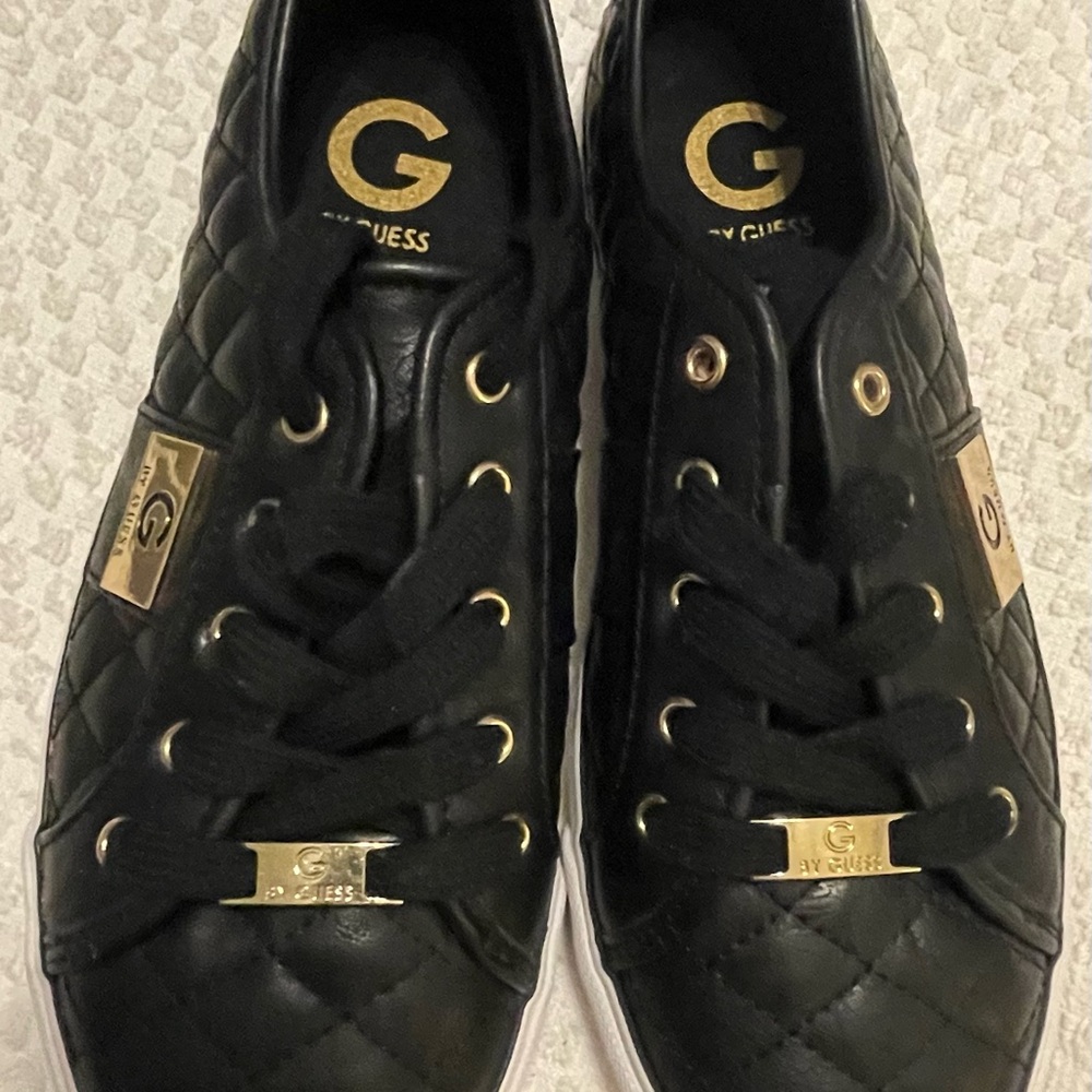 G by Guess Backer 2 or Goadie quilted lace-up sneakers 8.5
